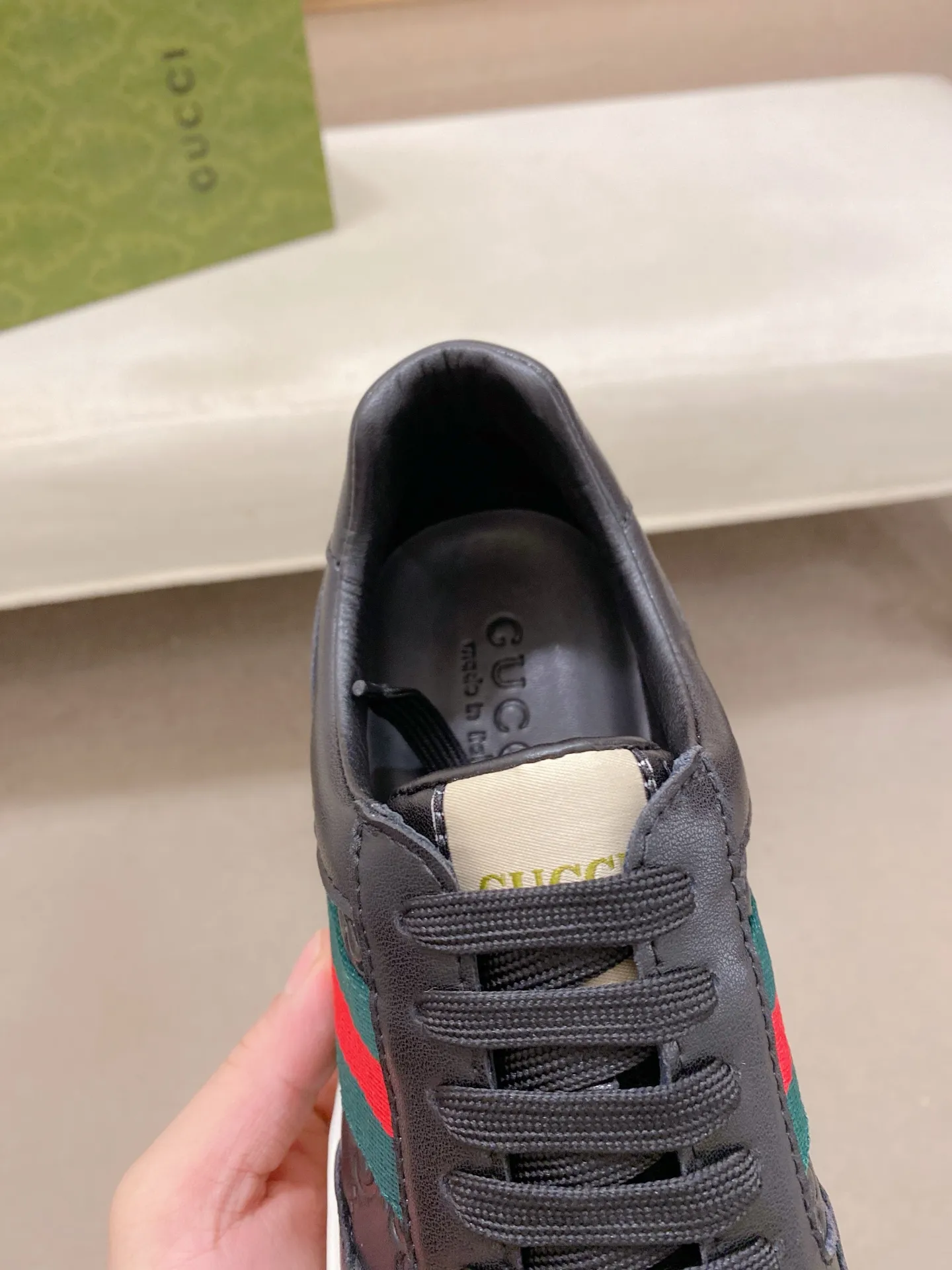 Men's shoes💰 440💰The new GUCCI (Gucci) counters are launched simultaneously. The new men's shoes, 😘fabrics are selected from imported cowhide, and the lining is sheepskin lining. 👍🏿 High-end ☄️ air-cushion molded anti-slip rubber outsole, exquisite lines, simple and elegant, comfortable and high-end for leisure travel. Code number: 38 to 44 (45 can be customized and cannot be returned or exchanged)